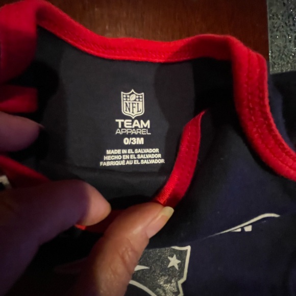 2 Packs New England Patriots Baby Bodysuit Set 0/3M NFL Team Apparel Red & Navy - Picture 3 of 10